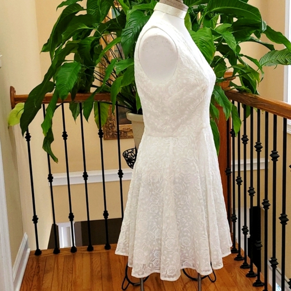 NEW White Dress Flirty Fit Flowy Crepe Overlay Sleeveless Skater BB Dakota sz 8 - Picture 9 of 11